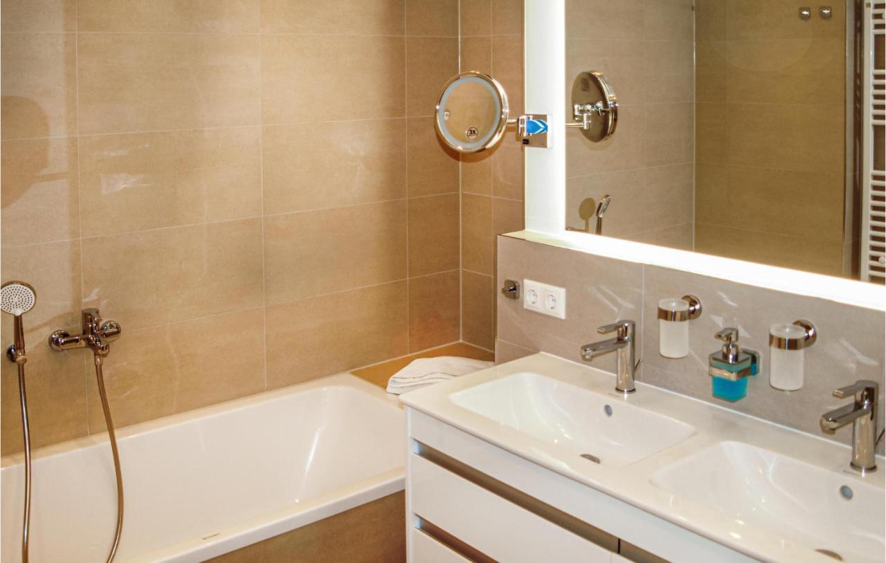 2 Bedroom Lovely Apartment In Binz Ot Prora Lubkow Екстериор снимка